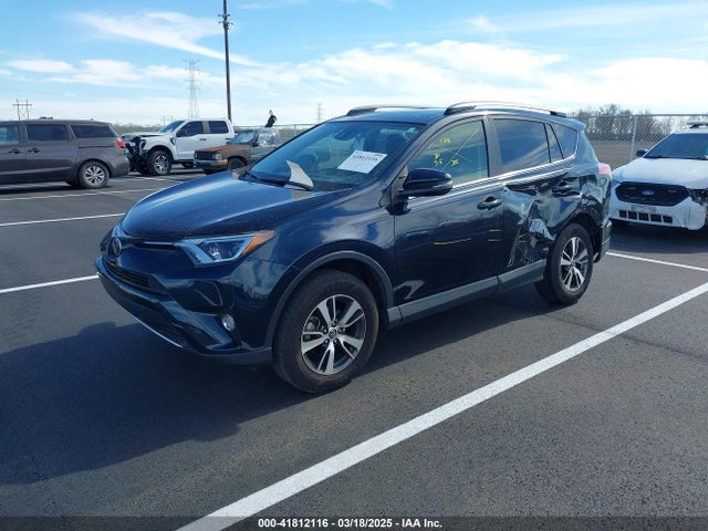 JTMRFREV3JJ197885 Toyota Rav4 Xle