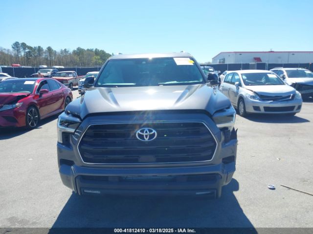 7SVAAABA8RX047798 Toyota Sequoia Sr5