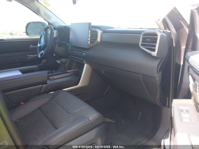 7SVAAABA8RX047798 Toyota Sequoia Sr5