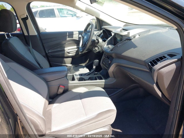 1FMCU0GD9HUC38195 Ford ESCAPE SE