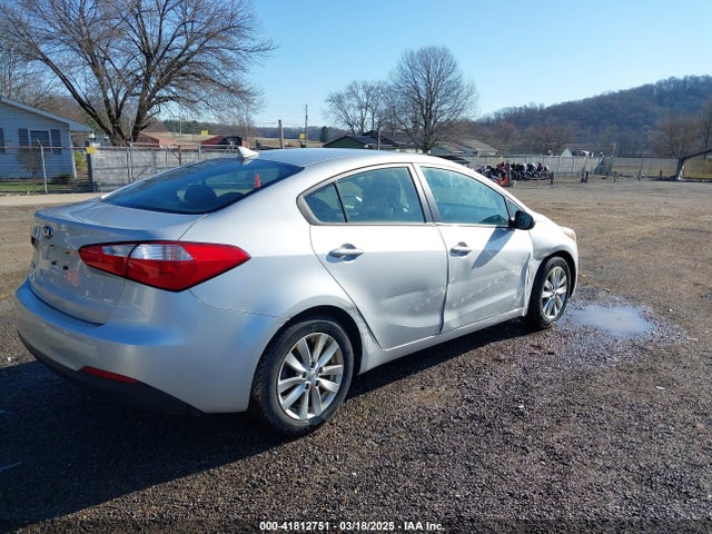KNAFX4A66G5471080 KIA FORTE LX