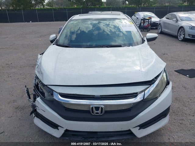 Honda CIVIC EX 2018 19XFC2F76JE000515 Image 12