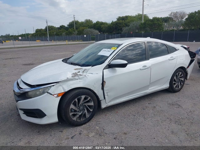 Honda CIVIC EX 2018 19XFC2F76JE000515 Image 2