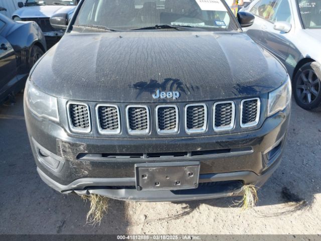 3C4NJCBB2JT267700 Jeep Compass Latitude Fwd