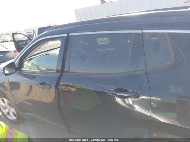 3C4NJCBB2JT267700 Jeep Compass Latitude Fwd