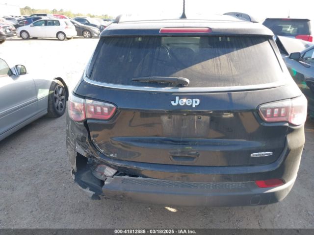 3C4NJCBB2JT267700 Jeep Compass Latitude Fwd