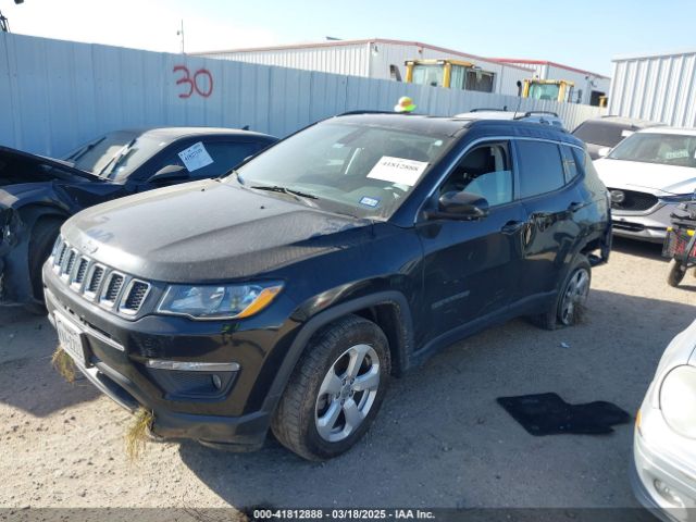 3C4NJCBB2JT267700 Jeep Compass Latitude Fwd