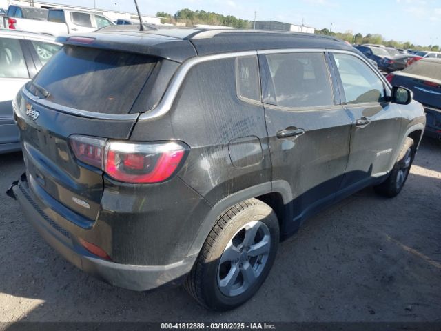 3C4NJCBB2JT267700 Jeep Compass Latitude Fwd