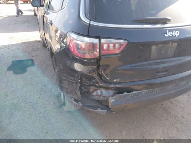 3C4NJCBB2JT267700 Jeep Compass Latitude Fwd
