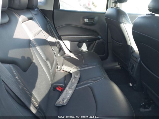 3C4NJCBB2JT267700 Jeep Compass Latitude Fwd