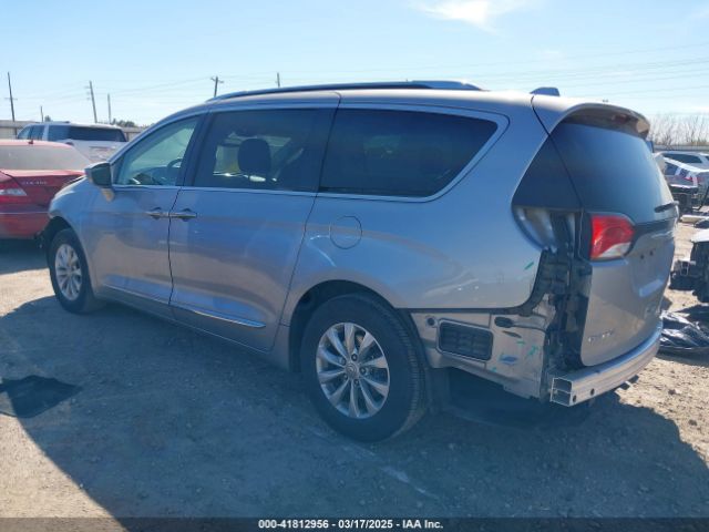 2019 CHRYSLER PACIFICA 2C4RC1BG7KR554739 Photo 2