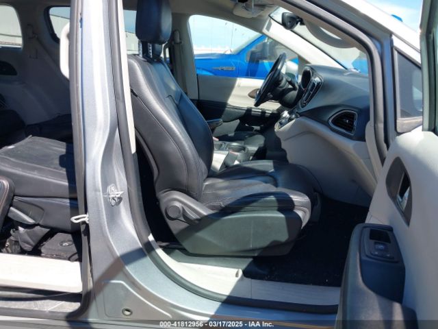2019 CHRYSLER PACIFICA 2C4RC1BG7KR554739 Photo 4