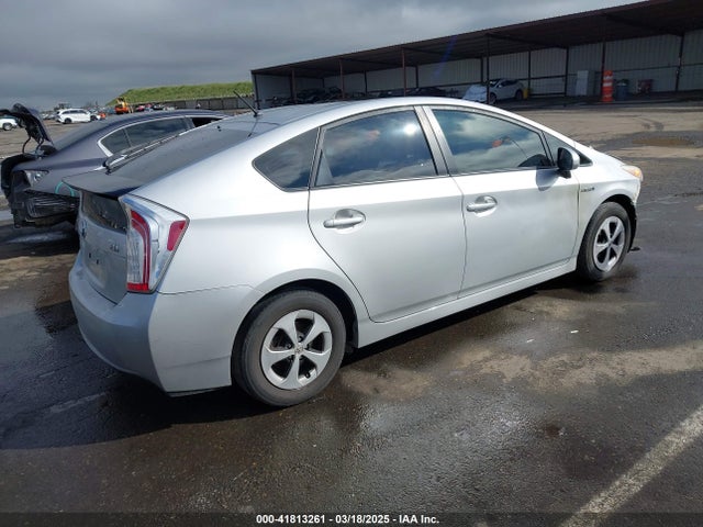 Toyota Prius Two 2015 JTDKN3DU8F1933916 Image 4