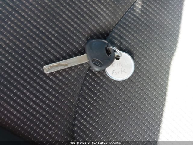 3KPF24AD7KE059814 KIA Forte Lxs