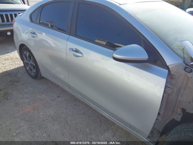 3KPF24AD7KE059814 KIA Forte Lxs