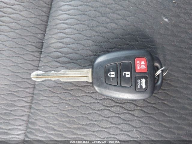 2T1BURHE3JC061674 Toyota COROLLA LE