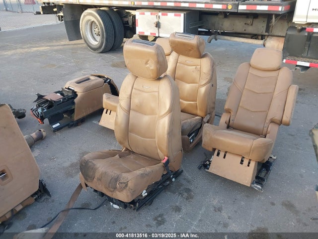 2018 CADILLAC ESCALADE 1GYS4BKJ2JR211349 Photo 4