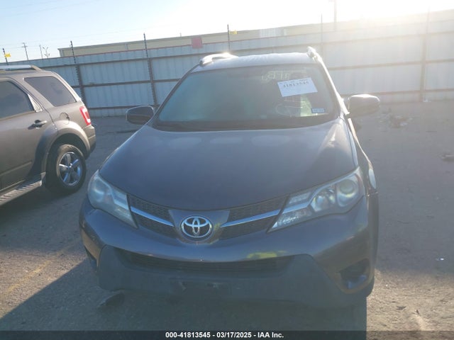 JTMZFREV5FJ049843 Toyota RAV4 LE