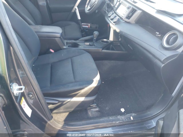 JTMZFREV5FJ049843 Toyota RAV4 LE