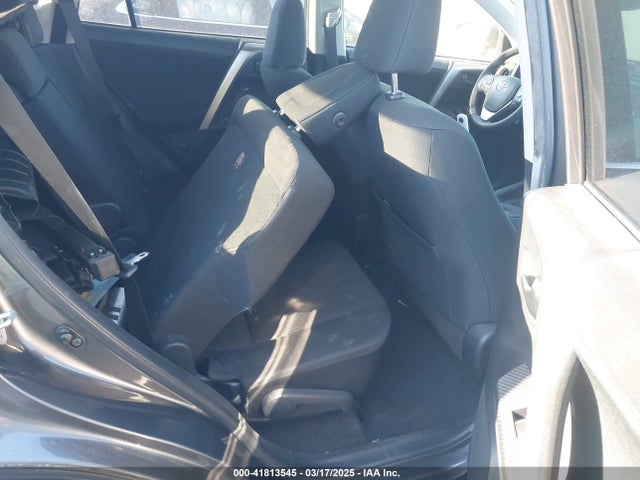 JTMZFREV5FJ049843 Toyota RAV4 LE