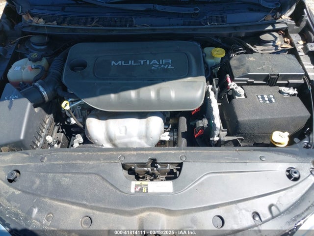 Chrysler 200 Limited 2015 1C3CCCAB4FN667823 Image 10