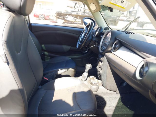 2011 MINI COOPER CLUBMAN WMWZF3C53BT188137 Photo 4