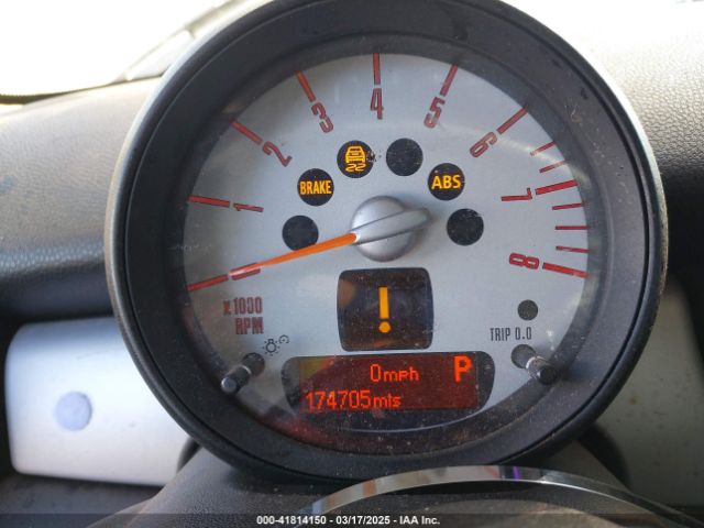 2011 MINI COOPER CLUBMAN WMWZF3C53BT188137 Photo 6