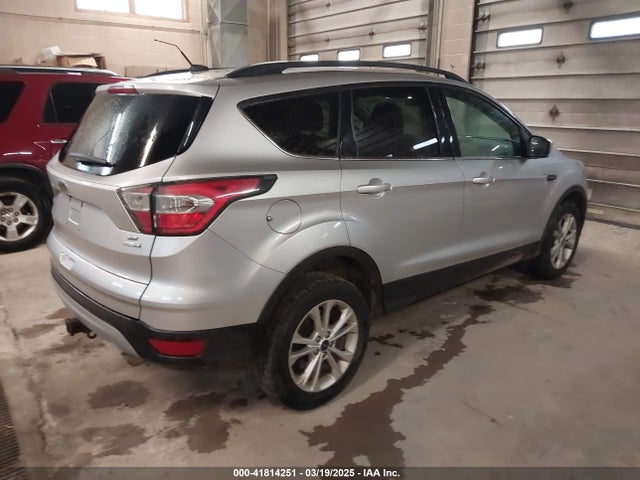 1FMCU9G99HUA37784 Ford ESCAPE SE
