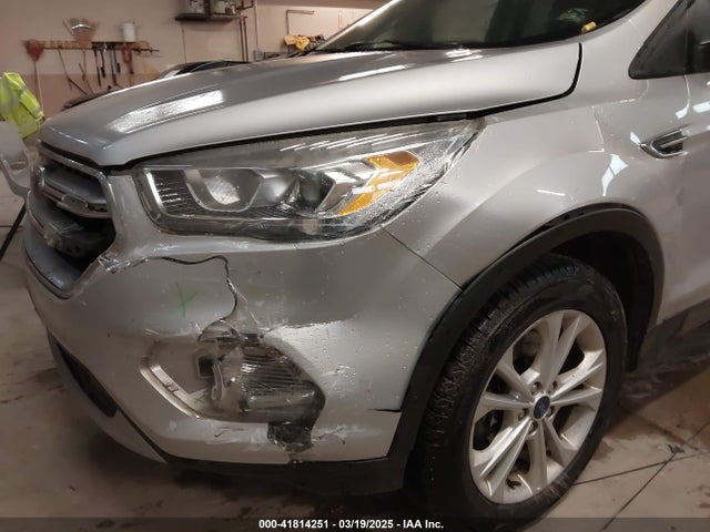 1FMCU9G99HUA37784 Ford ESCAPE SE