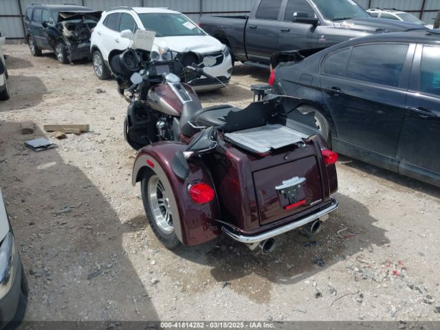 2018 HARLEY-DAVIDSON FLHTCUTG 1HD1MAD15JB855458 Photo 2