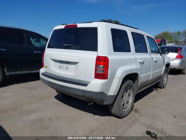1C4NJRAB4FD393641 Jeep Patriot Sport/north