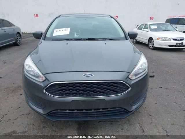 1FADP3K22JL326403 Ford FOCUS SE