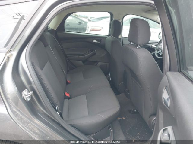 1FADP3K22JL326403 Ford FOCUS SE