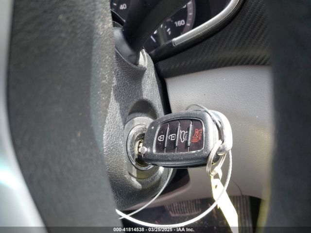 KM8J2CA46MU338935 Hyundai TUCSON SE