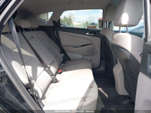 KM8J2CA46MU338935 Hyundai TUCSON SE