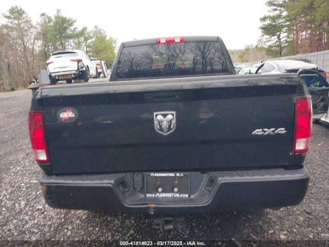 1C6RR7FG9JS220874 RAM 1500 Express  4x4 6'4 Box