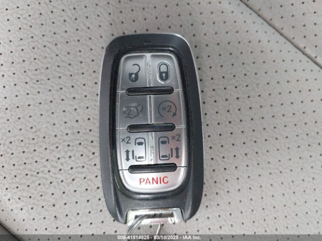 2018 CHRYSLER PACIFICA HYBRID 2C4RC1L71JR258855 Photo 10