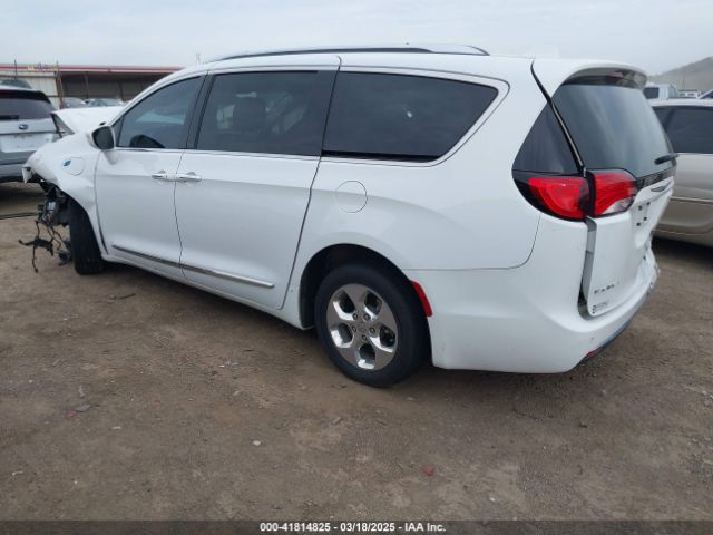 2018 CHRYSLER PACIFICA HYBRID 2C4RC1L71JR258855 Photo 2