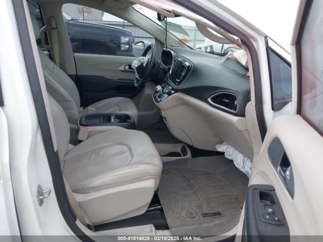 2018 CHRYSLER PACIFICA HYBRID 2C4RC1L71JR258855 Photo 4