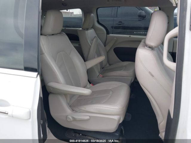 2018 CHRYSLER PACIFICA HYBRID 2C4RC1L71JR258855 Photo 7