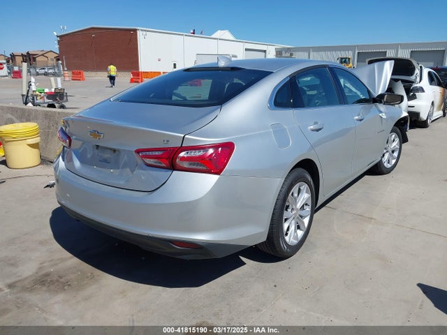 1G1ZD5ST3NF152657 Chevrolet Malibu Fwd Lt