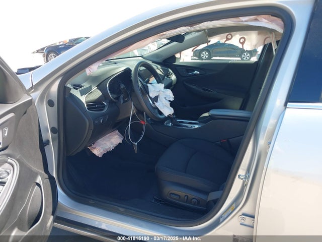 1G1ZD5ST3NF152657 Chevrolet Malibu Fwd Lt