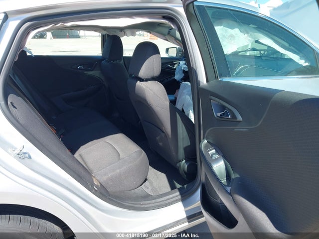 1G1ZD5ST3NF152657 Chevrolet Malibu Fwd Lt
