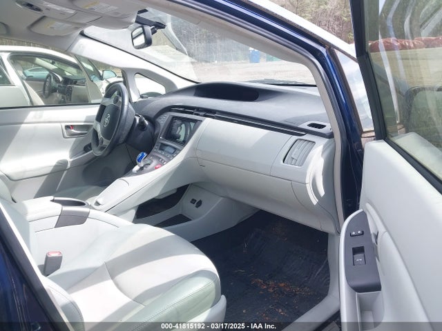 JTDKN3DU8E1748957 Toyota Prius Five