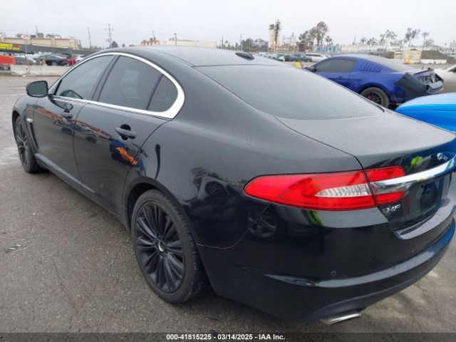 2012 JAGUAR XF SAJWA0HB7CLS37876 Photo 2