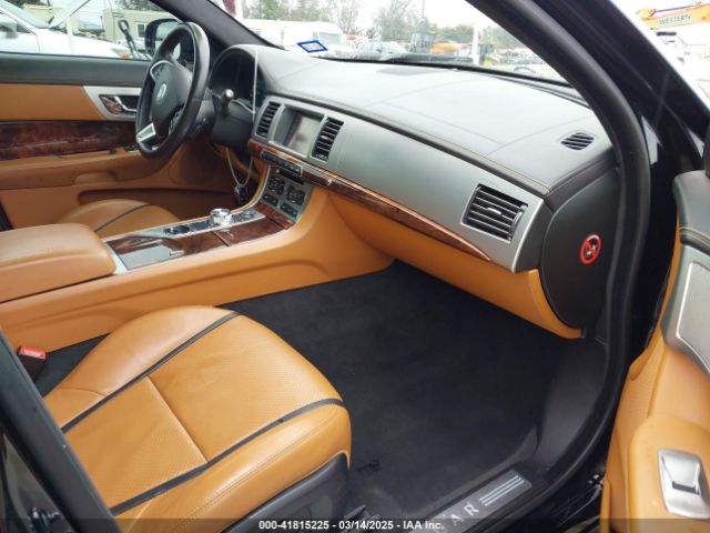2012 JAGUAR XF SAJWA0HB7CLS37876 Photo 4