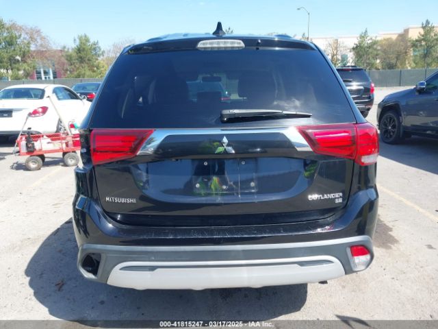 JA4AD3A33KZ014387 Mitsubishi Outlander Se