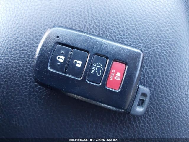 2T3WFREV9JW503136 Toyota Rav4 Xle