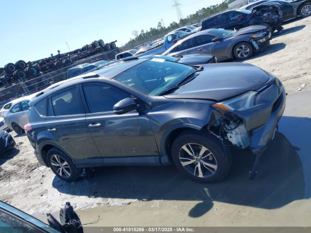 2T3WFREV9JW503136 Toyota Rav4 Xle