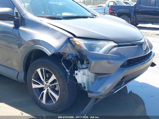 2T3WFREV9JW503136 Toyota Rav4 Xle